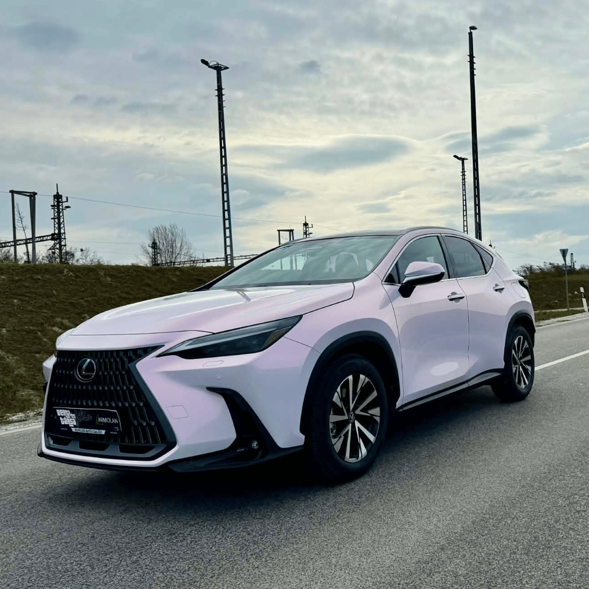 1utána Berti fólia színes karosséria fóliázás vágatlan