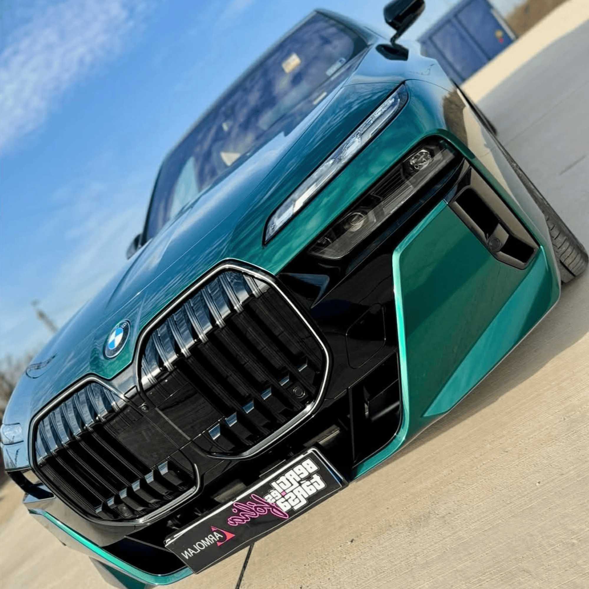 2utána Berti fólia színes karosséria fóliázás vágatlan